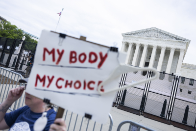 Σε κίνδυνο το δικαίωμα στην άμβλωση στις ΗΠΑ: Ήττα των Δημοκρατικών σε συμβολική ψηφοφορία