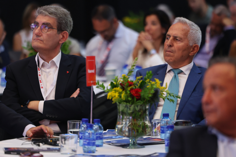 Η παρουσία - έκπληξη στην ομιλία Τσίπρα