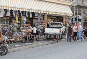 Καλαμπάκα: Νεκρός ο οδηγός που «καρφώθηκε» σε κατάστημα (pics)