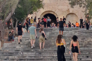 Ουρές στο Ηρώδειο για το βίντεο κλιπ των Coldplay