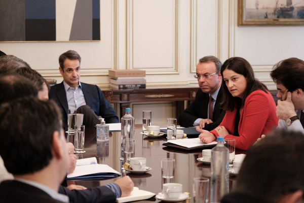 Κορονοϊός: Ανακοινώσεις σήμερα για κλειστά σχολεία και έκτακτα μέτρα