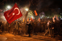 «Καζάνι που βράζει» η Τουρκία - Νέα νύχτα επεισοδίων παρά την απαγόρευση και άγρια καταστολή