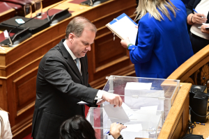 Προανακριτική για Τέμπη: Απευθείας παραπομπή Καραμανλή αποφάσισε η ΝΔ - Αποχώρησαν κόμματα της αντιπολίτευσης