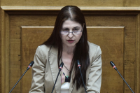 Μέλος της Νίκης χαστούκισε τη βουλευτή της ΝΔ, Αγγελική Δεληκάρη - «Συμπεριφορές μίσους και διχασμού», λένε τα κόμματα