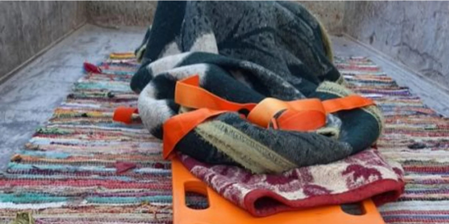 Εικόνες ντροπής στους Παξούς: 94χρονη διακομίζεται στο Κέντρο Υγείας στην καρότσα ενός φορτηγού, τυλιγμένη σε κουβέρτες