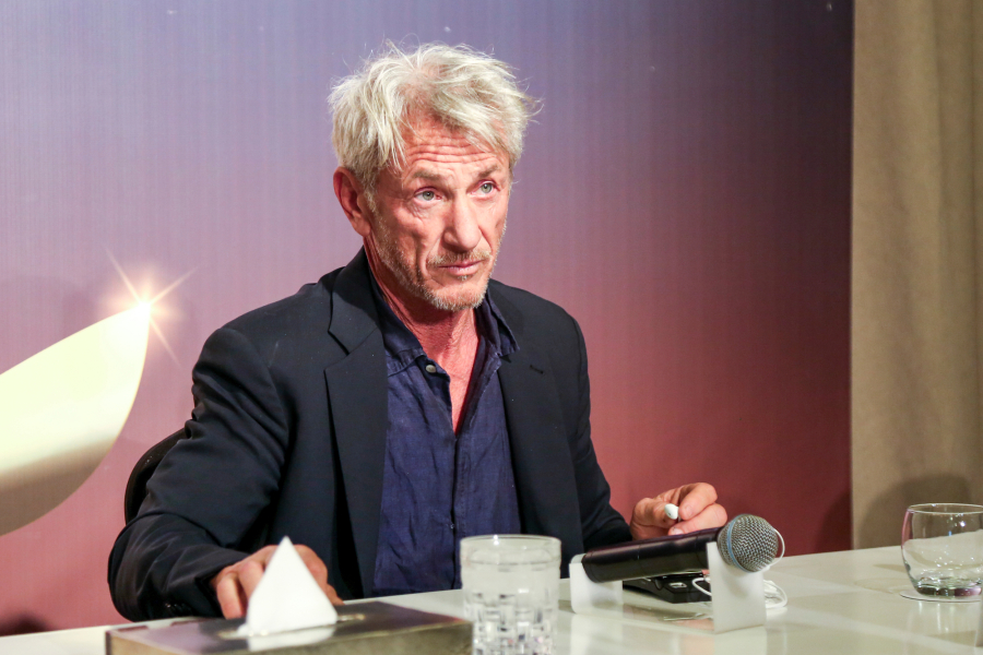 Σον Πεν: Ο Τραμπ ίσως προσπαθήσει να καταστρέψει τον κόσμο (Βίντεο)