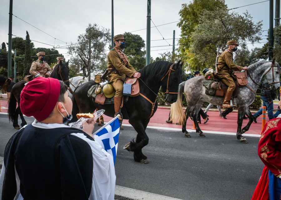Χωρίς άλογα τελικά η παρέλαση, «άκυρες» οι πρόβες στο Σύνταγμα