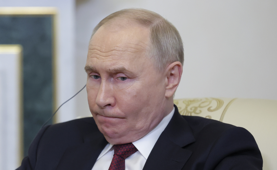 Politico: Αυτοί είναι οι πιστοί «φίλοι» του Πούτιν στο ΕΚ, οι τρεις Έλληνες