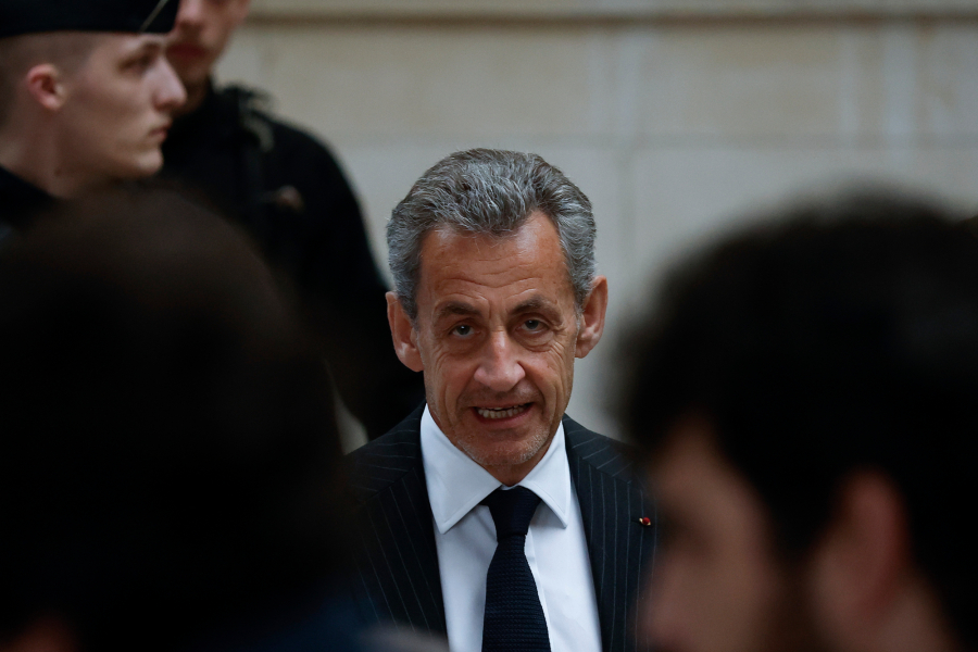 Σαρκοζί: Ηλεκτρονικό βραχιολάκι για έναν χρόνο με απόφαση του Εφετείου