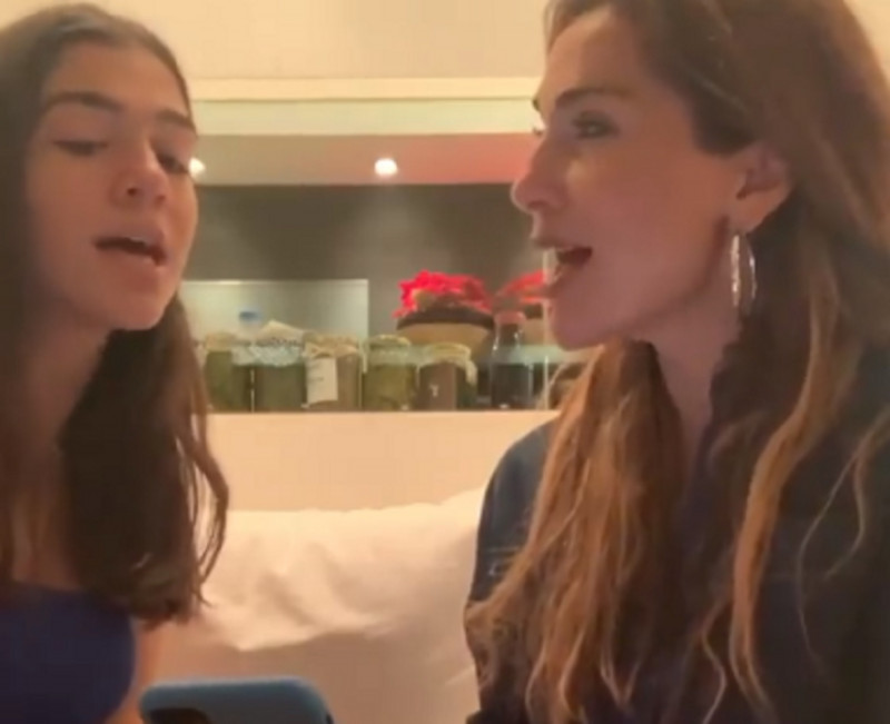 Δέσποινα Βανδή: Το υπέροχο ντουέτο με την κόρη της στο Instagram (vid)