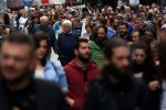 Διάταξη-παγίδα στερεί επιδόματα από χιλιάδες οικογένειες!