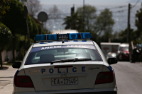 ΑΤ Μάνδρας: Επιτέθηκε με μαχαίρι σε αστυνομικούς και δέχθηκε πυρά