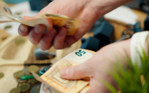 Εξωδικαστικός: Ρύθμιση - ανάσα για χρέη προς δήμους ακόμη και εάν έχουν επιβληθεί κατασχέσεις