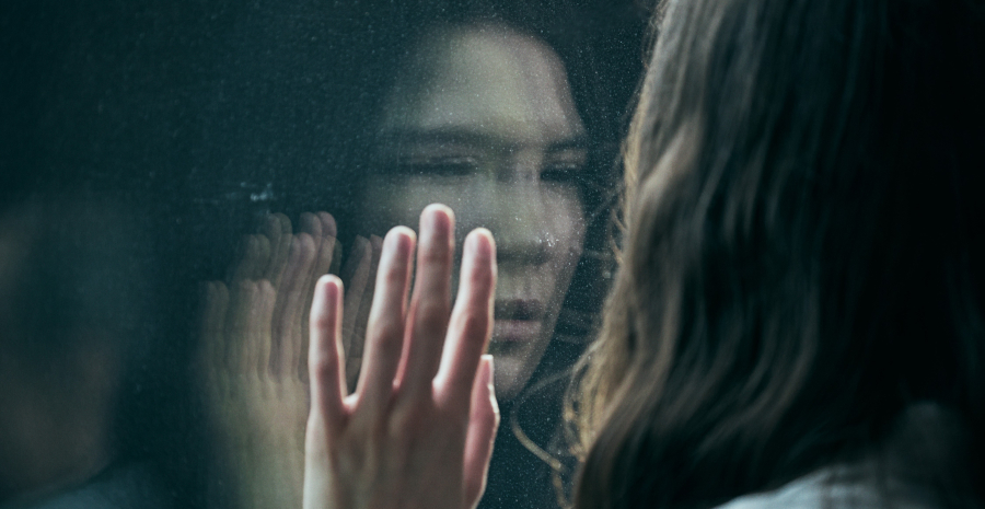 Πάσχα στο Netflix με απαγωγές, ομηρίες και ούφο