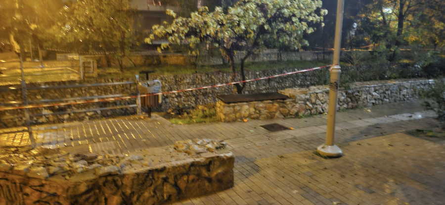 Χαλάνδρι: Κίνδυνος υπερχείλισης του Καλαμά - Πολίτες ξήλωσαν κορδέλες για να παρκάρουν