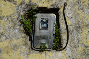 Η επαναφορά της ρήτρας αναπροσαρμογής φέρνει ειδικό τιμολόγιο προμήθειας για όλους τους καταναλωτές