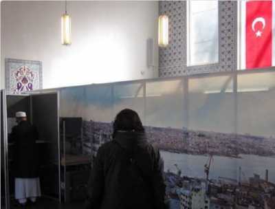 Κρέμασαν τουρκική σημαία σε εκλογικό κέντρο του Άμστερνταμ