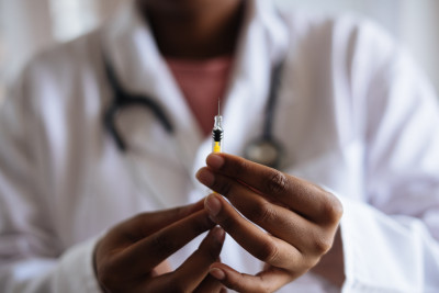 Παρενέργειες σε γιατρό μετά τη δεύτερη δόση εμβολίου στην Κέρκυρα