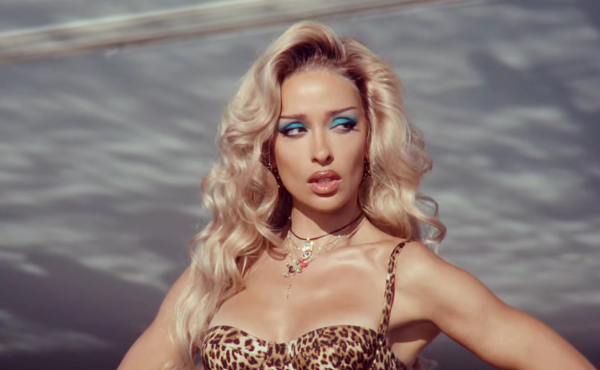 Το νέο hit της Φουρέιρα έρχεται με Hollywood disco διάθεση - «Δεν Κάνω Εγώ Για Σπίτι»