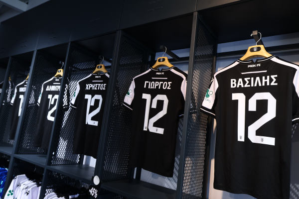 ΠΑΟΚ: Φανέλες με τα ονόματα των θυμάτων στη μπουτίκ της ομάδας (Εικόνες και Βίντεο)