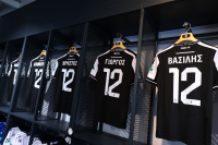 ΠΑΟΚ: Φανέλες με τα ονόματα των θυμάτων στη μπουτίκ της ομάδας (Εικόνες και Βίντεο)