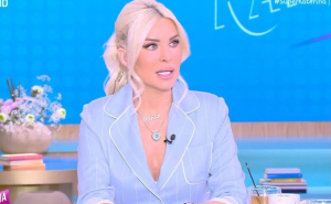 Αιχμηρή η Κατερίνα Καινούργιου: «Είναι κακό τηλεοπτικό προϊόν – Δεκαετίες πίσω» (Βίντεο)
