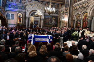 «Σπρωξίματα» στην Μητρόπολη
