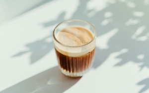 Ποια ώρα μέσα στη μέρα να πίνετε καφέ για απώλεια βάρους