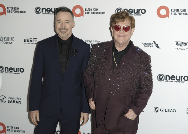 Συγκινεί ο Έλτον Τζον για την απώλεια της όρασής του: Δεν μπορώ να δω το δικό μου μιούζικαλ