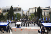 Συνθήματα στην παρέλαση: Οι κορώνες του Πλεύρη, η σιωπή της Κωνσταντοπούλου
