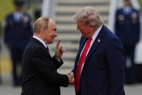 Πώς η ρητορική Τραμπ για τη Γροιλανδία ωφελεί τη Ρωσία