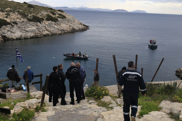 Βουλιαγμένη: Σταμάτησε η επιχείρηση για τον εντοπισμό του δύτη - Εξετάζεται νέο πλάνο