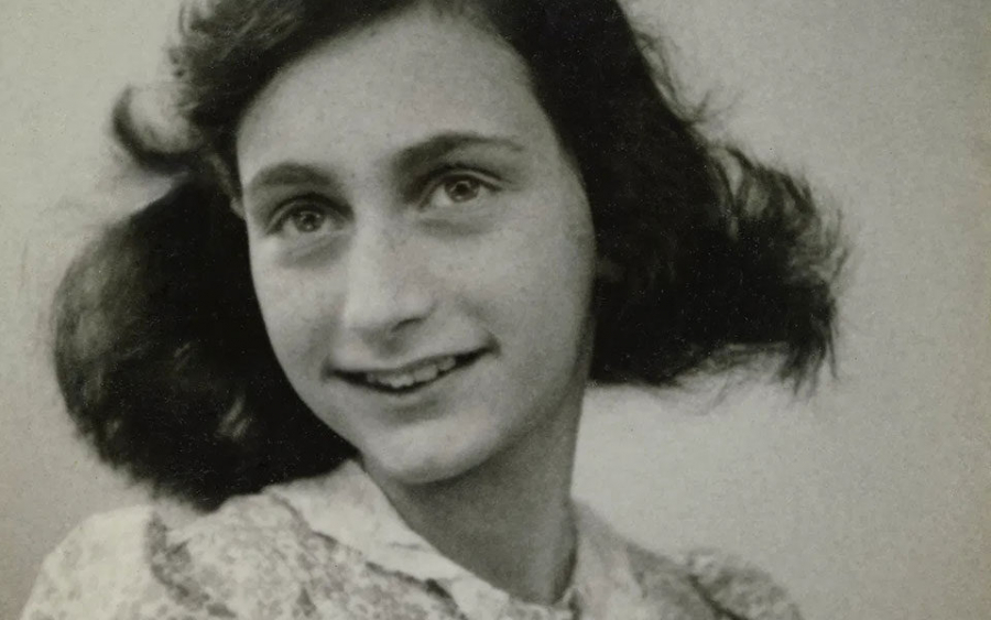 Λύθηκε ένα από τα μυστήρια του Β' Παγκοσμίου Πολέμου: Ποιος και γιατί πρόδωσε την Άννα Φρανκ στους Ναζί