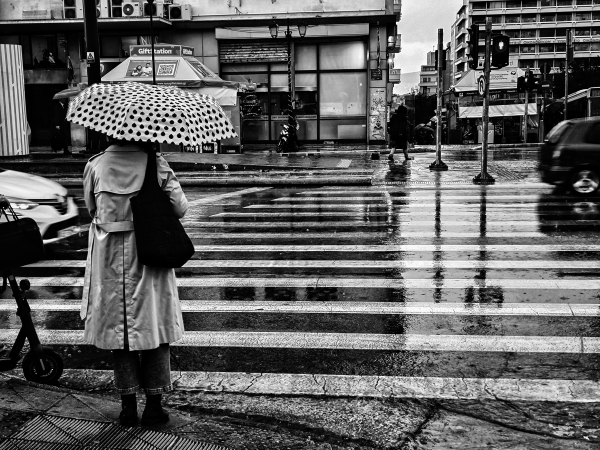 «Κλείδωσαν» βροχοθύελλες στην Αττική - Πού θα πέσουν fast floods