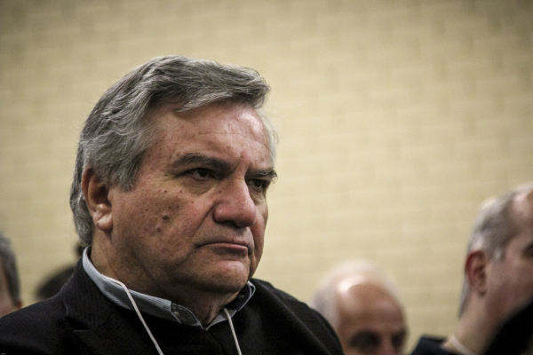 Ο Καστανίδης επικοινωνεί με τον Ανδρουλάκη μόνο μέσω... ερτζιανών