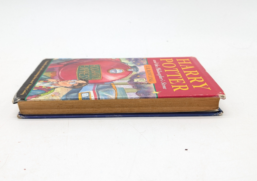 Βιβλίο «Χάρι Πότερ» που θα πήγαινε στα σκουπίδια πουλήθηκε πάνω από 25.000 ευρώ