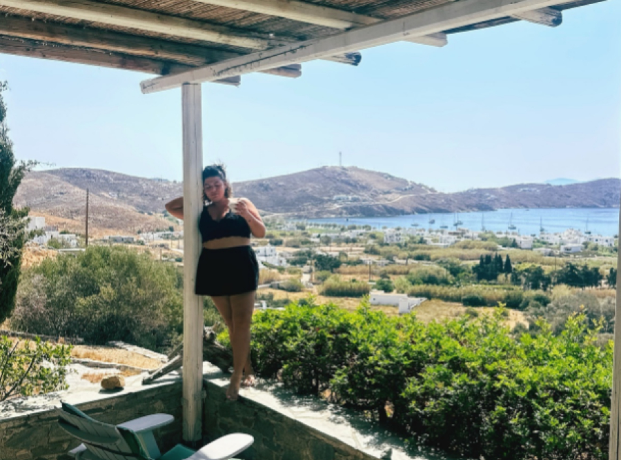 Η Δανάη Μπάρκα από την Σέριφο: «Σαν κάτι να με τραβάει σ'αυτο τον τόπο»