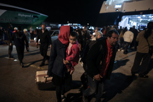 Στον Πειραιά με το πλοίο «Διαγόρας» 347 μετανάστες και πρόσφυγες από Μυτιλήνη και Χίο