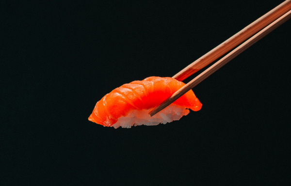 Θεσσαλονίκη: 22χρονος δηλητηριάστηκε αφού έφαγε σούσι - Τι είναι το παράσιτο Anisakis