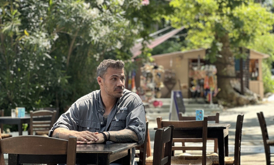 «Akis’ Food Tour»: Ο Άκης Πετρετζίκης ταξιδεύει στη Σαμοθράκη