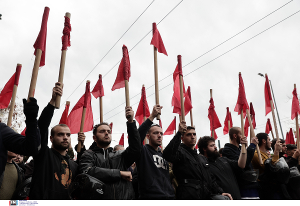 Επέτειος Πολυτεχνείου: Στην πρεσβεία των ΗΠΑ οι πρώτοι διαδηλωτές, βόμβες μολότοφ στην πλατεία Κλαυθμώνος