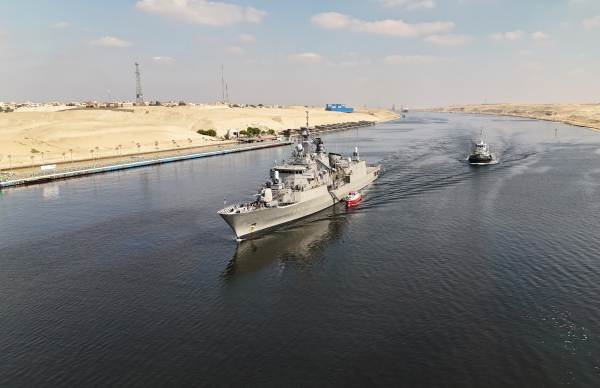 Η στιγμή που η φρεγάτα «ΣΠΕΤΣΑΙ» επιστρέφει στον ναύσταθμο Σαλαμίνας (Εικόνες και Βίντεο)