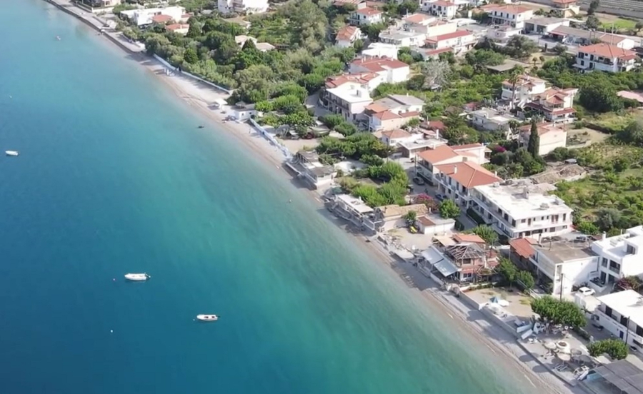 Το παραλιακό χωριό μια ανάσα από την Αθήνα που έχει διατηρήσει την αυθεντικότητά του
