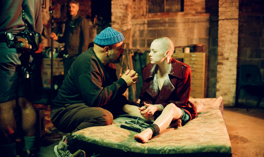 Όλοι βλέπουν το «Bugonia» - Πόσα εισιτήρια έκοψε η νέα ταινία του Γιώργου Λάνθιμου