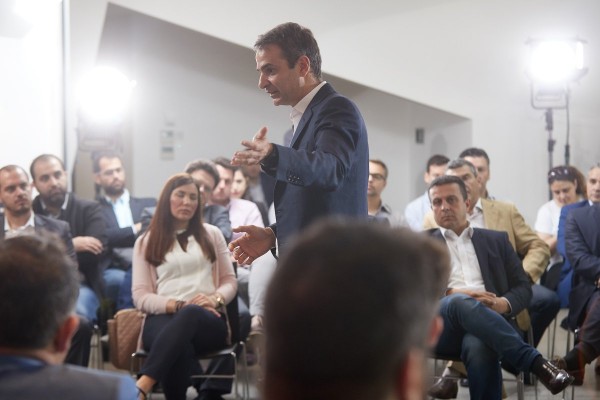 Μητσοτάκης: Ψηφίζουν αδίστακτα μνημόνιο 4, με 5 δισ. νέα μέτρα