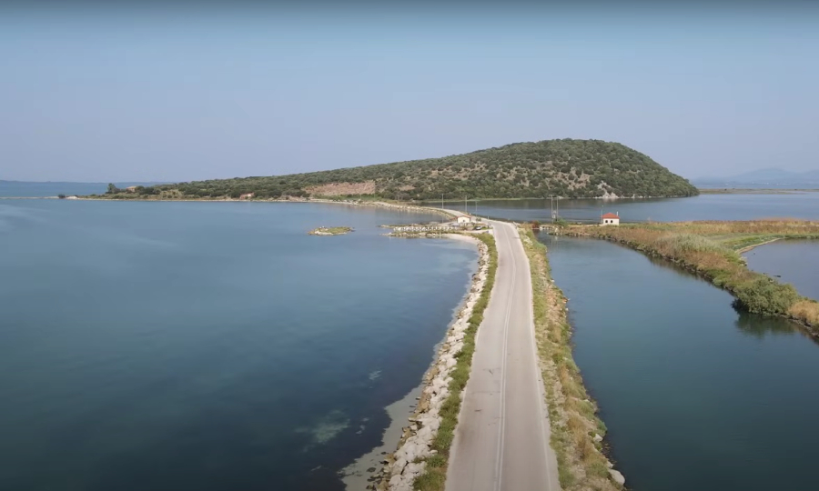 Η Πολυνησία της Ελλάδας που «επιπλέει» πάνω στο νερό