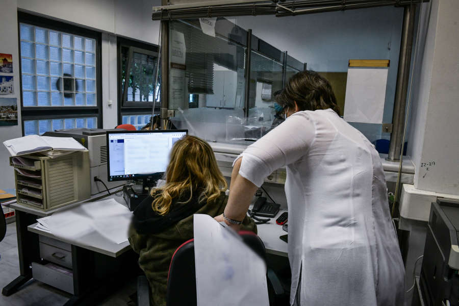 Φορολογικές δηλώσεις 2025: Χωρίς παράταση η ΑΑΔΕ, βαριά πρόστιμα σε εκπρόθεσμες