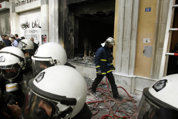 Υπόθεση Marfin: Στην Ελλάδα η 46χρονη - Θα οδηγηθεί στον εισαγγελέα
