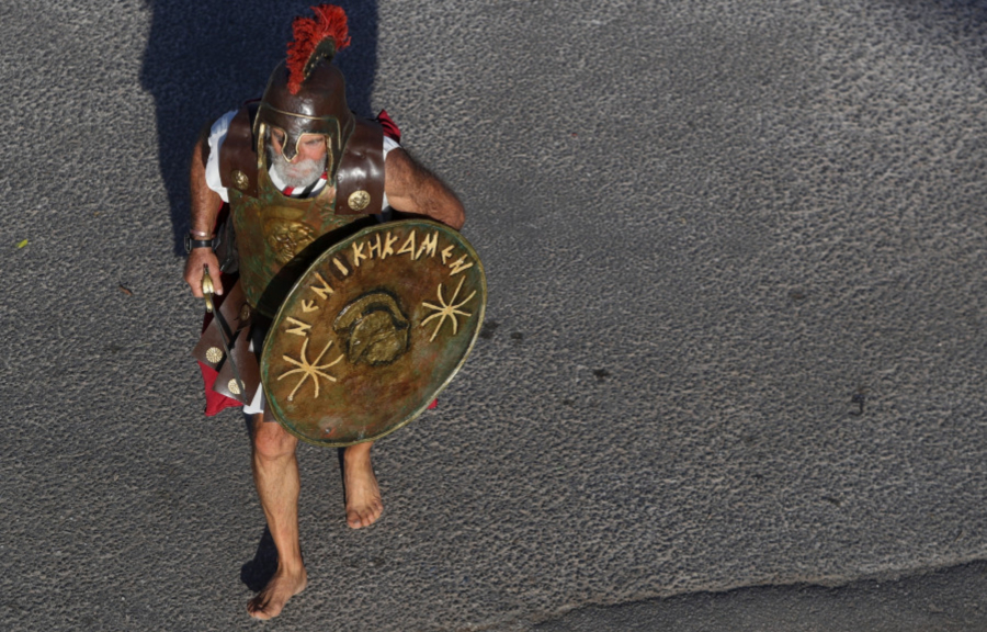 Μαραθώνιος 2024: Έτρεξαν με στολές, σημαίες, παιδιά και καρότσια - Οι κορυφαίες στιγμές