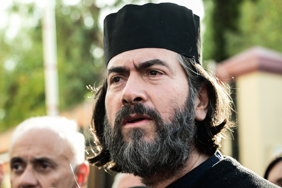 Κεκλεισμένων των θυρών η δίκη του πατέρα Αντώνιου για ασέλγεια σε βάρος δύο ανηλίκων στην «Κιβωτό του Κόσμου»